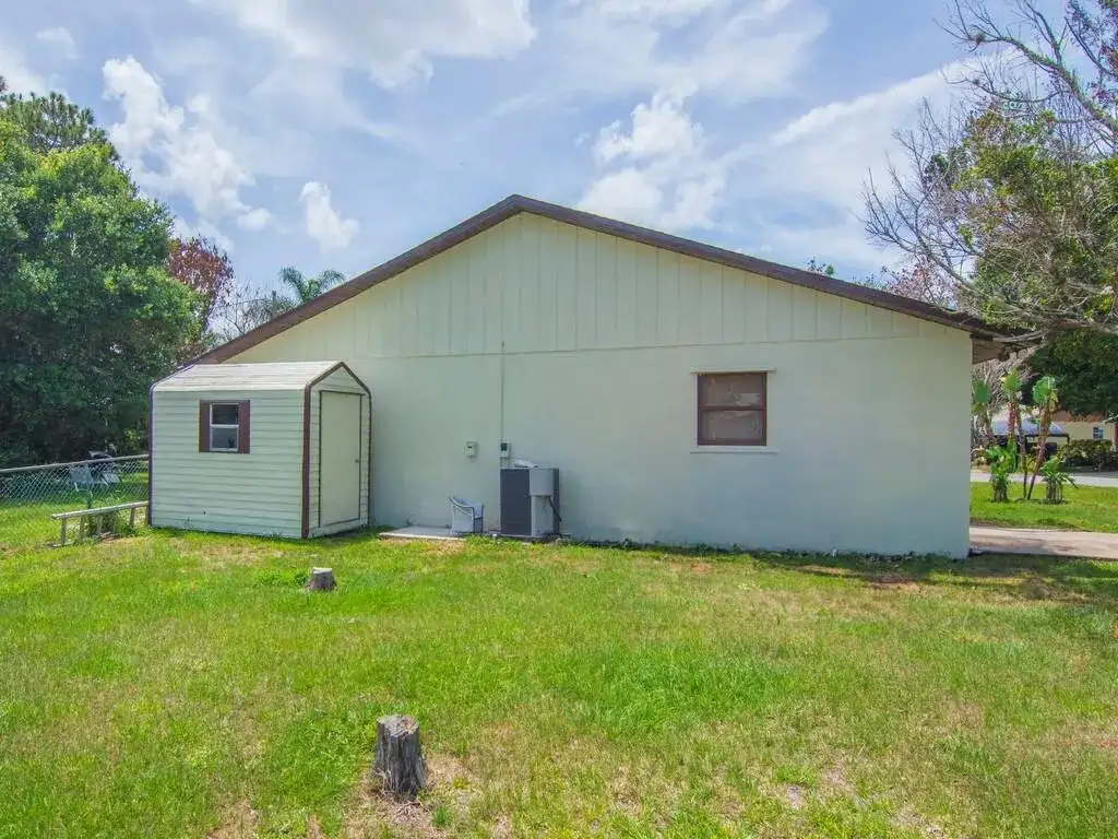 4065 46th Lane, Vero Beach FL 32967 photo 4
