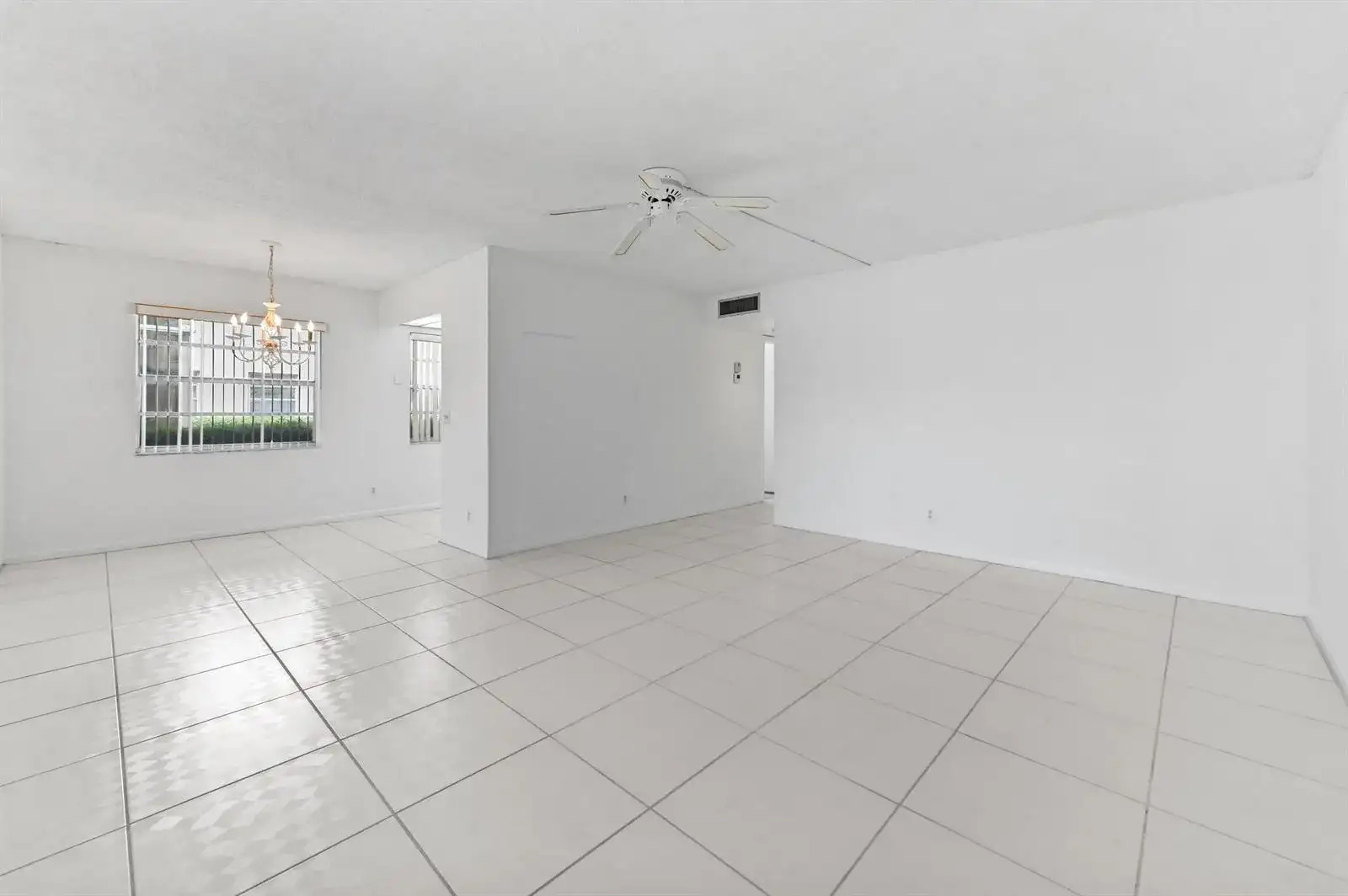 346 Capri # H, Delray Beach FL 33484 photo 2