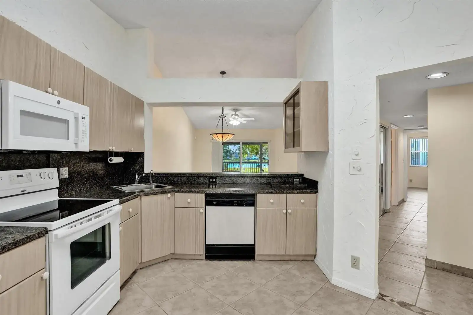 7243 S Devon Drive, Tamarac FL 33321 photo 4