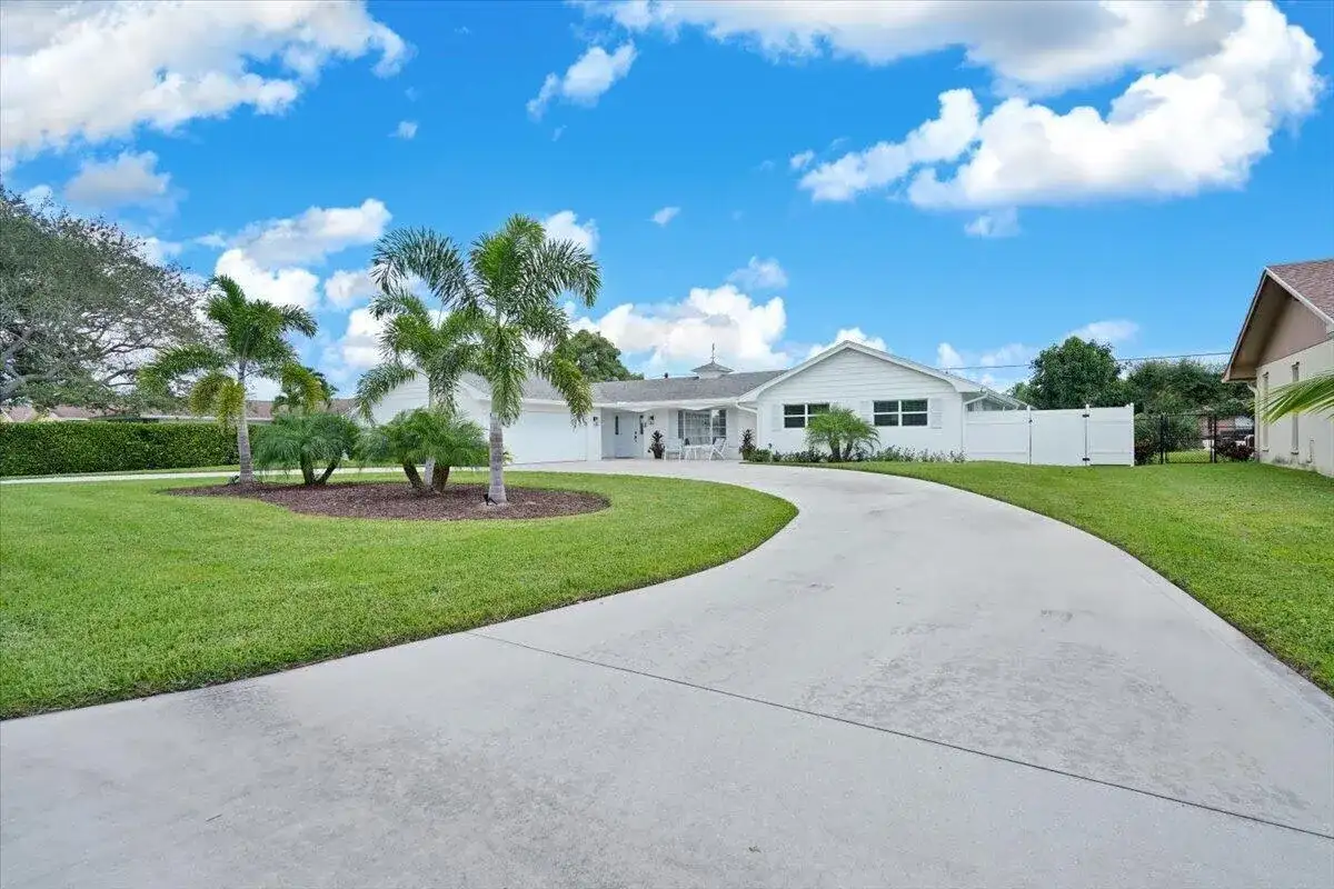 76 W Fairview W, Tequesta FL 33469 photo 2