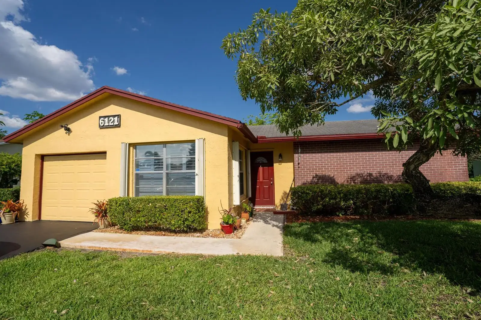 6121 Rainbow Circle, FL 33463 photo 5