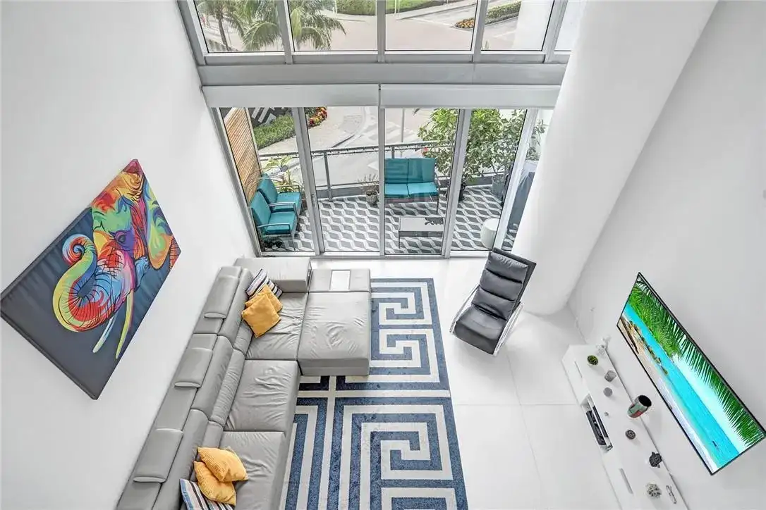 90 SW 3rd Street, Miami FL 33130 photo 3