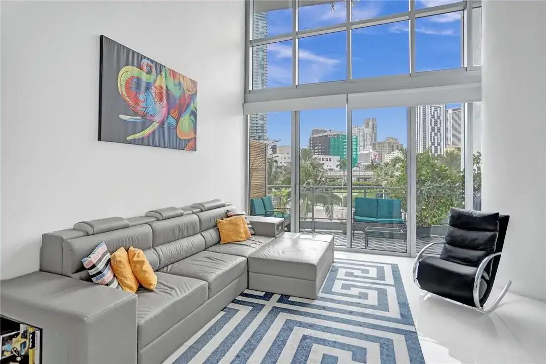 90 SW 3rd Street, Miami FL 33130 photo 4