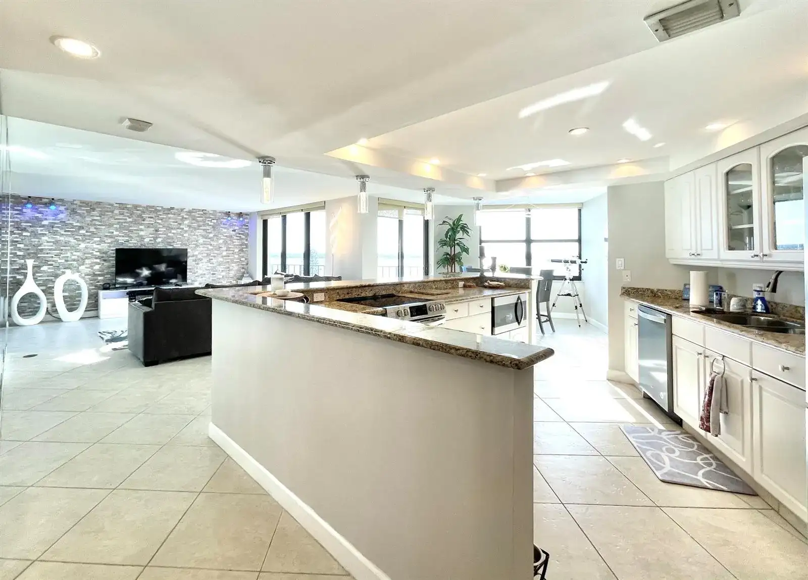 5420 N Ocean Drive # 906, Singer Island FL 33404 photo 5