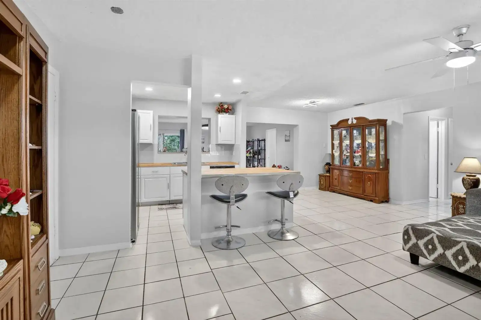 1411 NW 89th Avenue, Pembroke Pines FL 33024 photo 2