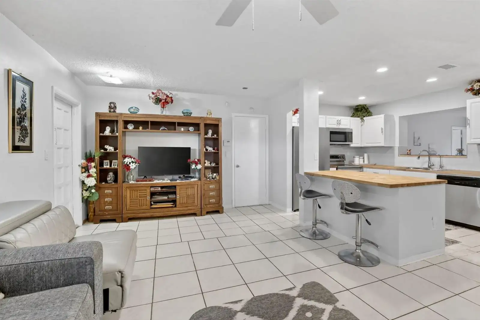 1411 NW 89th Avenue, Pembroke Pines FL 33024 photo 4