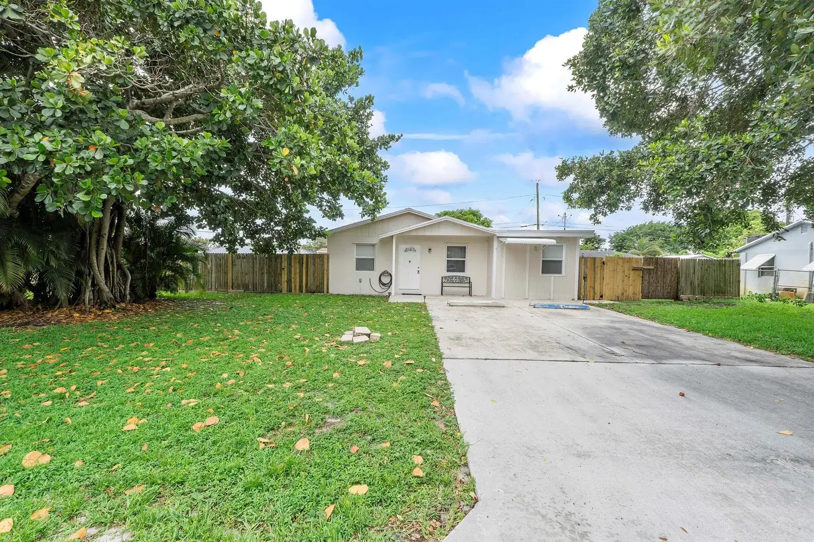 3344 Plaza Place, Lake Worth FL 33462 photo 2