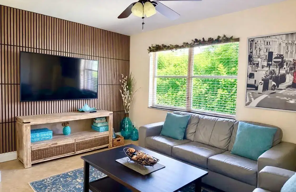 803 NE 2nd Avenue, Delray Beach FL 33444 photo 2