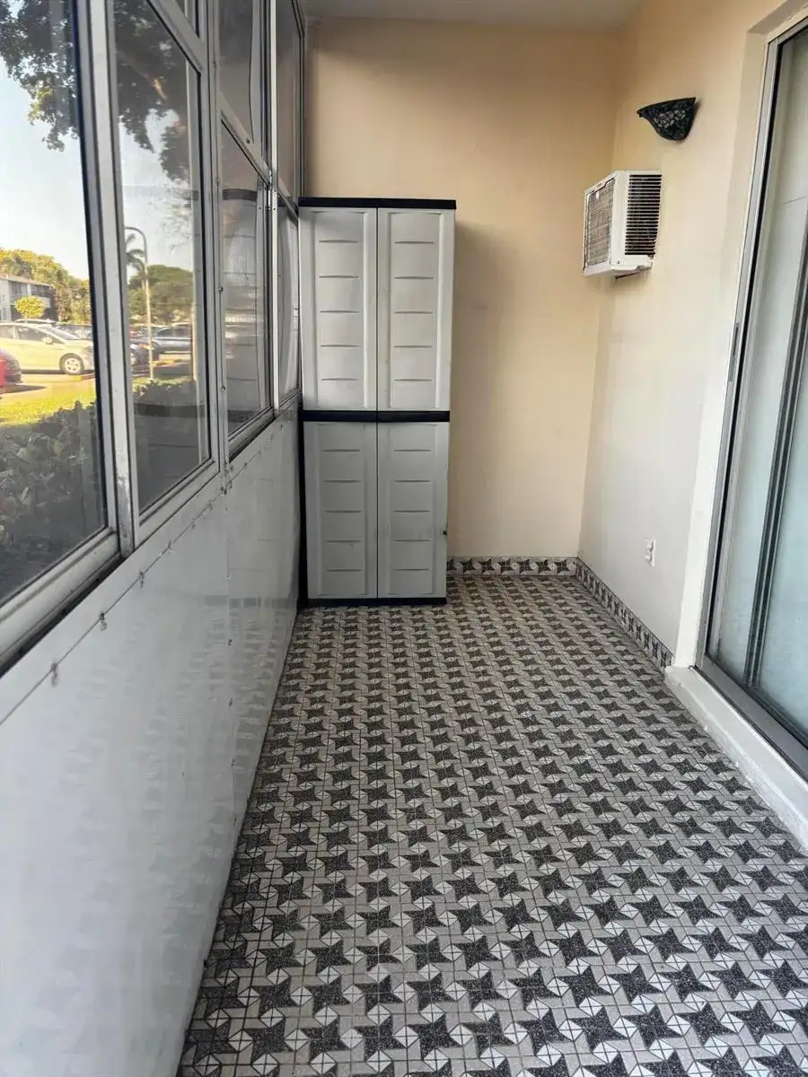 284 Windsor M, West Palm Beach FL 33417 photo 4