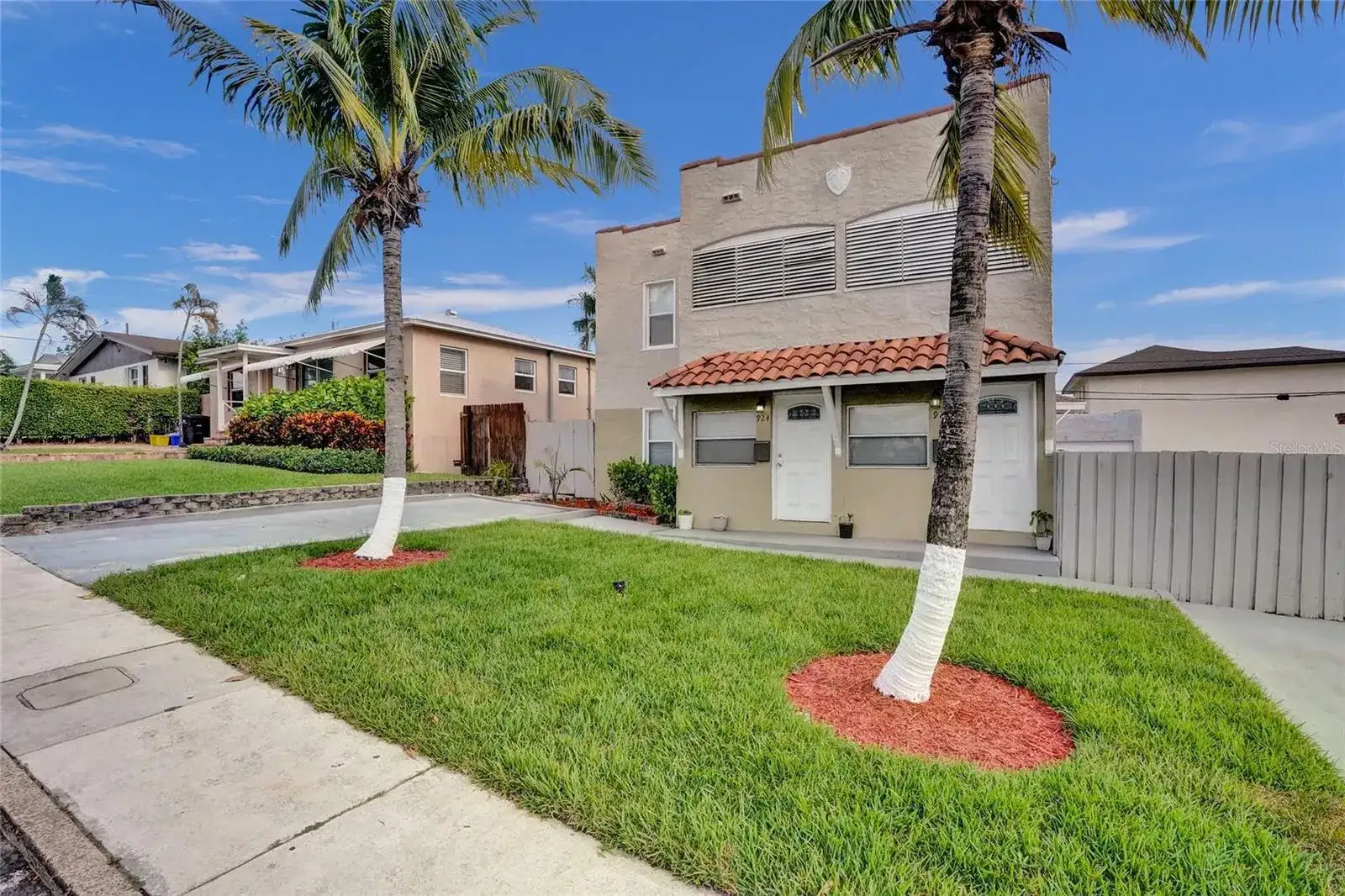 924 Mcintosh Street, West Palm Beach FL 33405 photo 2