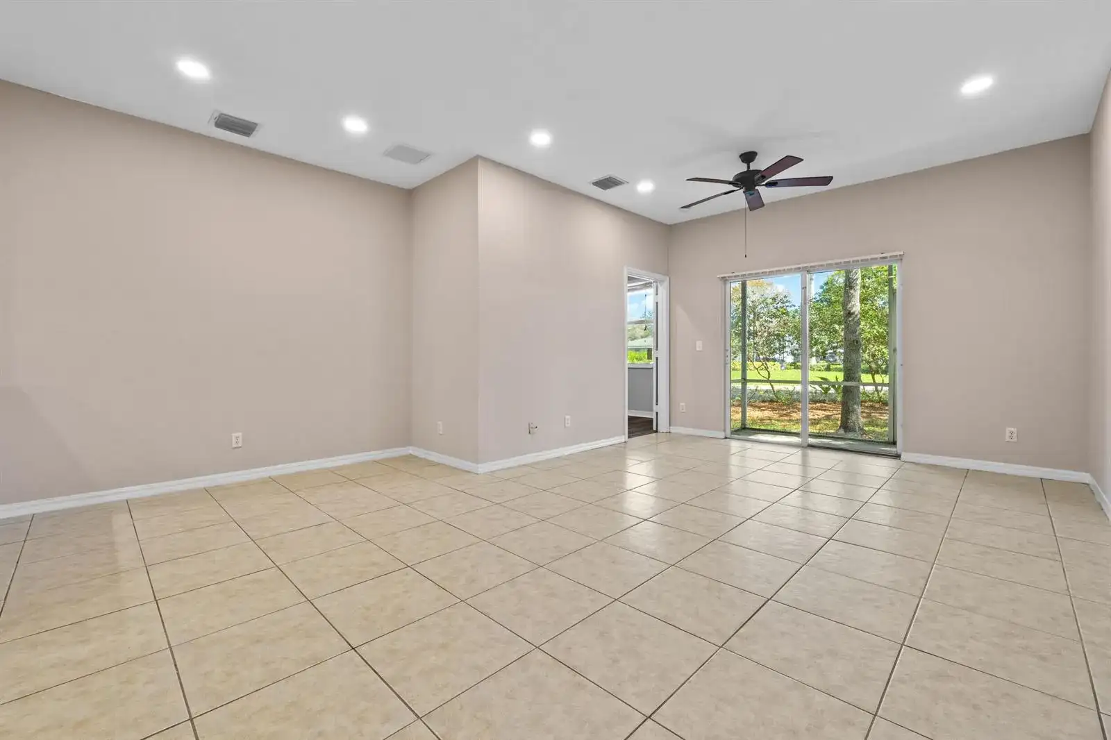 3105 Grandiflora Drive, FL 33467 photo 4
