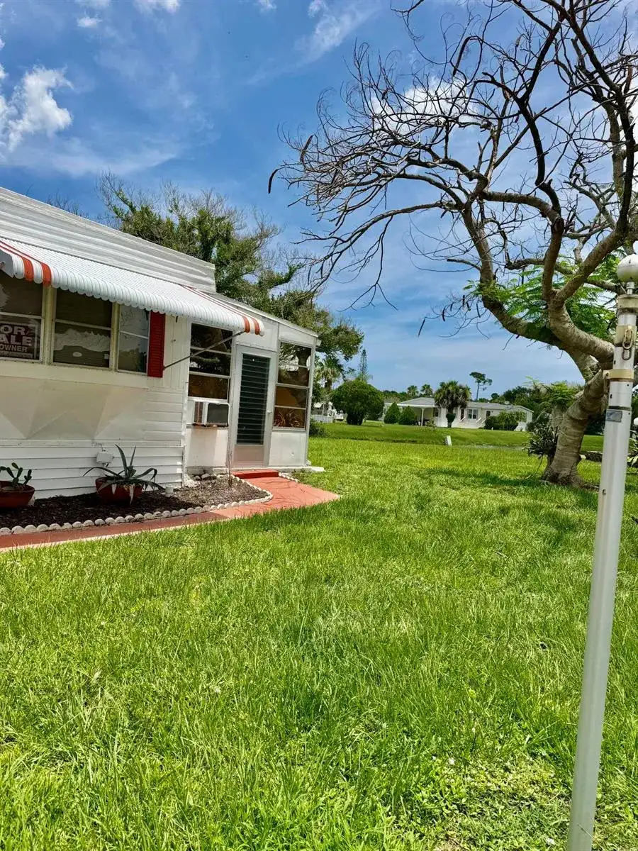 19 Rio Verde Way, Port St. Lucie FL 34952 photo 2