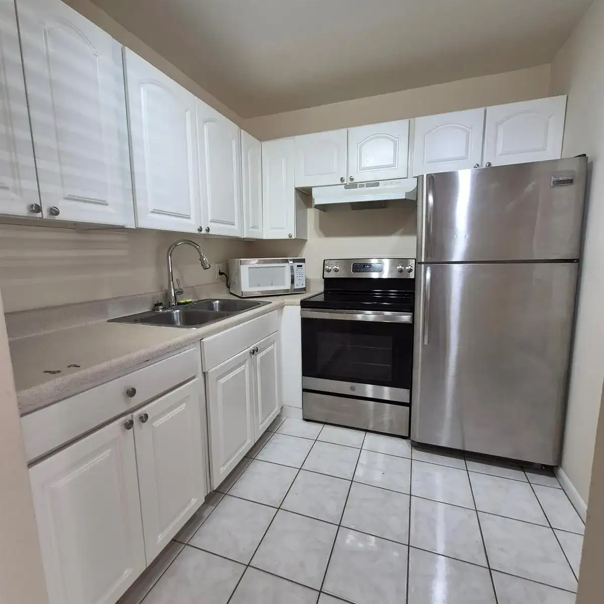 118 Kent H, West Palm Beach FL 33417 photo 3