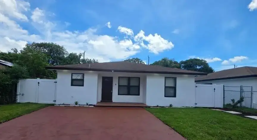 320 Sterling Avenue, Delray Beach FL 33444 photo 2