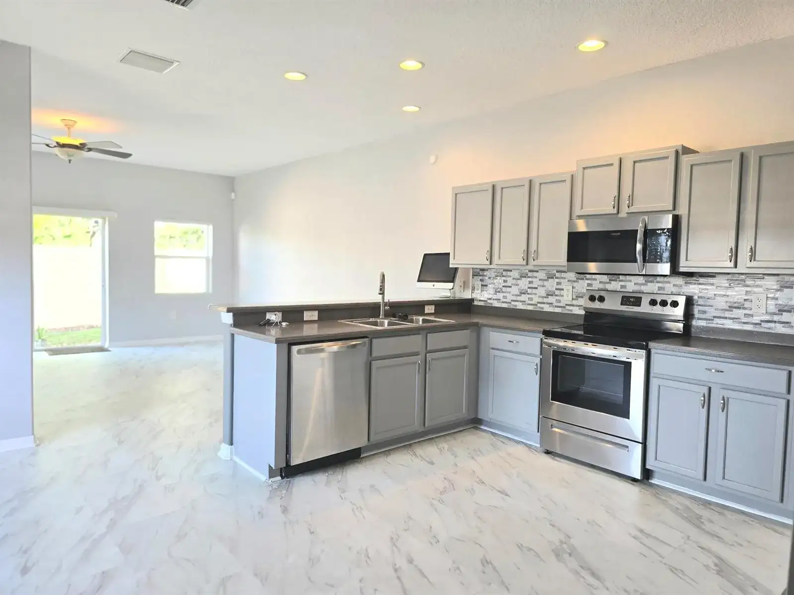 1112 Andrew Aviles Circle, Tampa FL 33619 photo 3