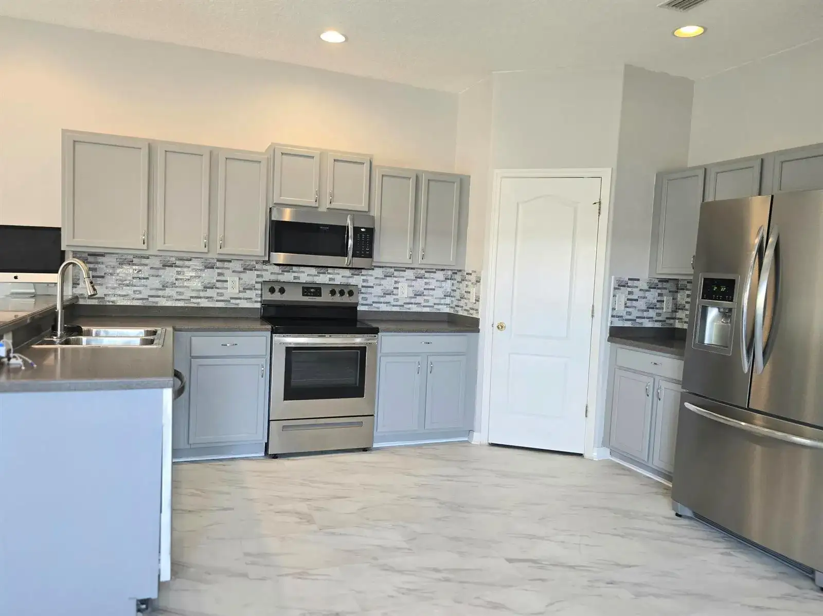 1112 Andrew Aviles Circle, Tampa FL 33619 photo 5