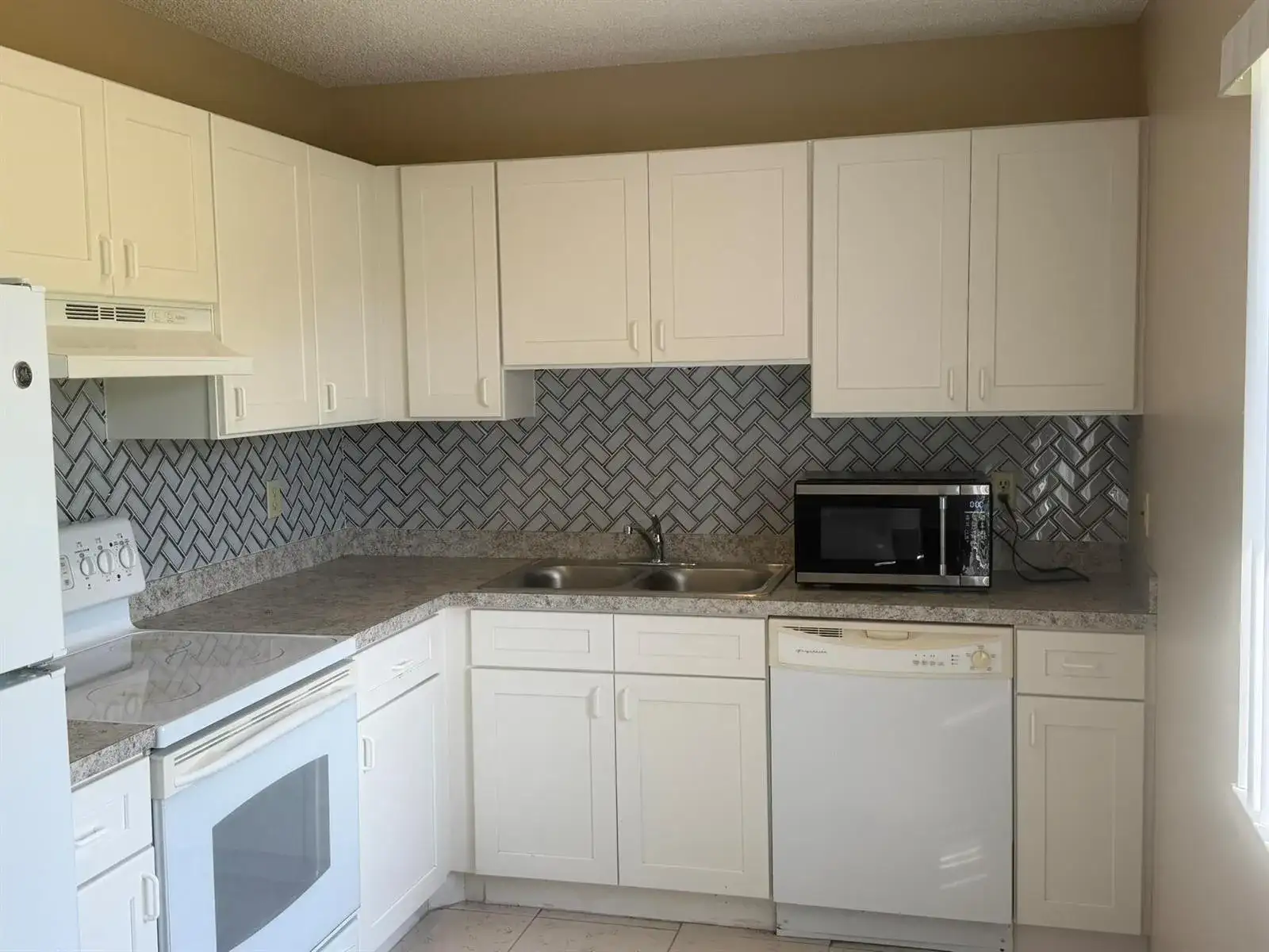 1131 SE Parrish Court, Port St. Lucie FL 34952 photo 4