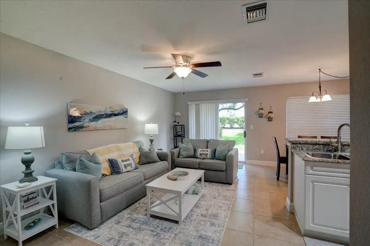 6633 Old Farm Trail, Boynton Beach FL 33437 photo 4