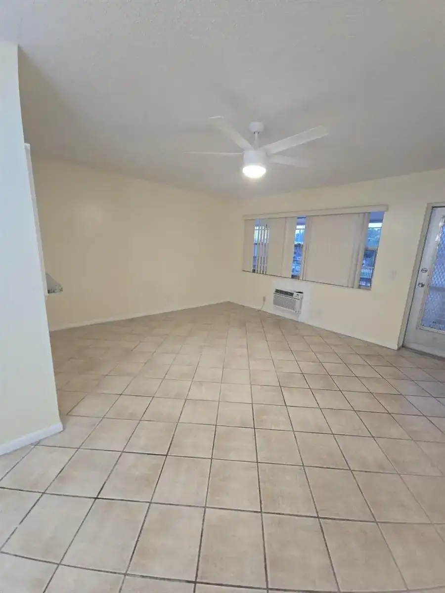 129 Hastings # 129, West Palm Beach FL 33417 photo 4