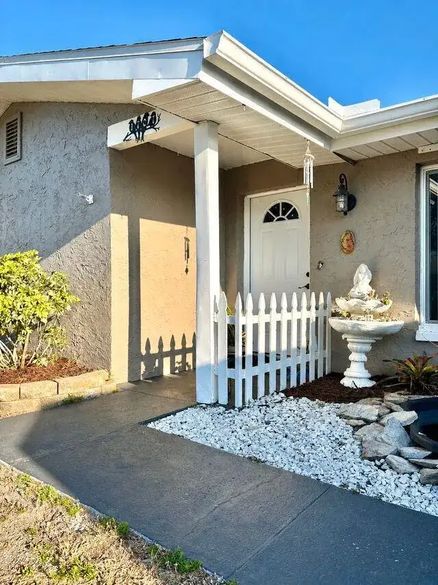1707 E Ironwood Ct Court E, FL 34677 photo 2