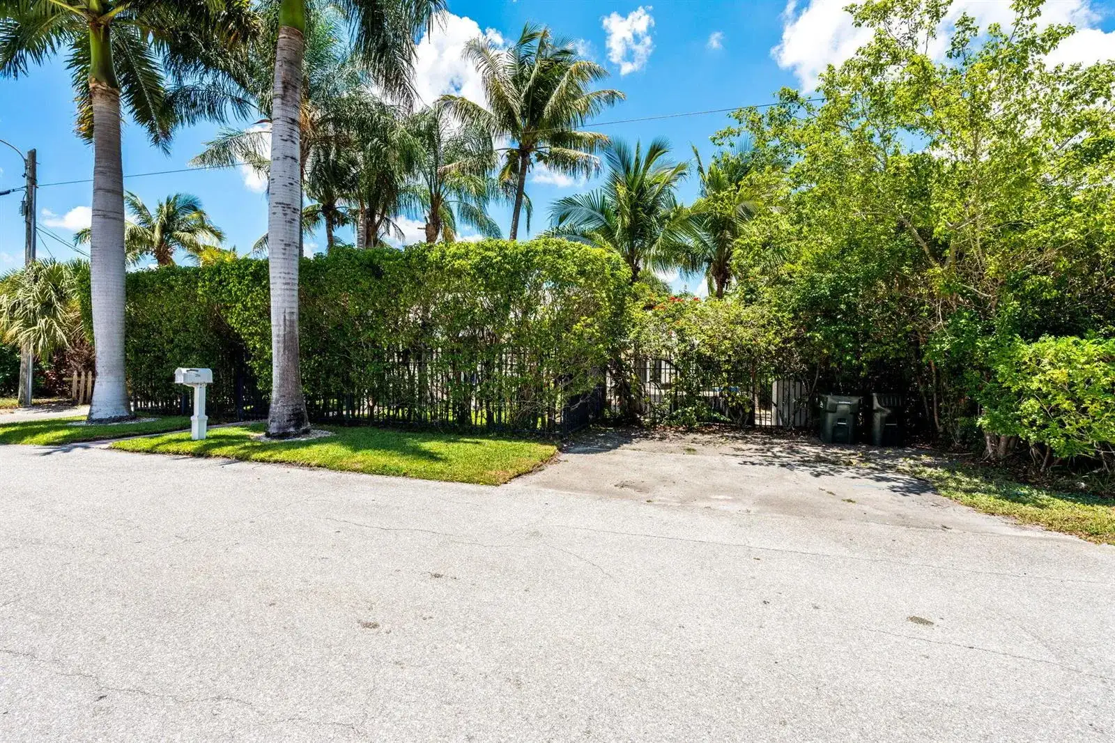 255 NE 12th Street, Delray Beach FL 33444 photo 3