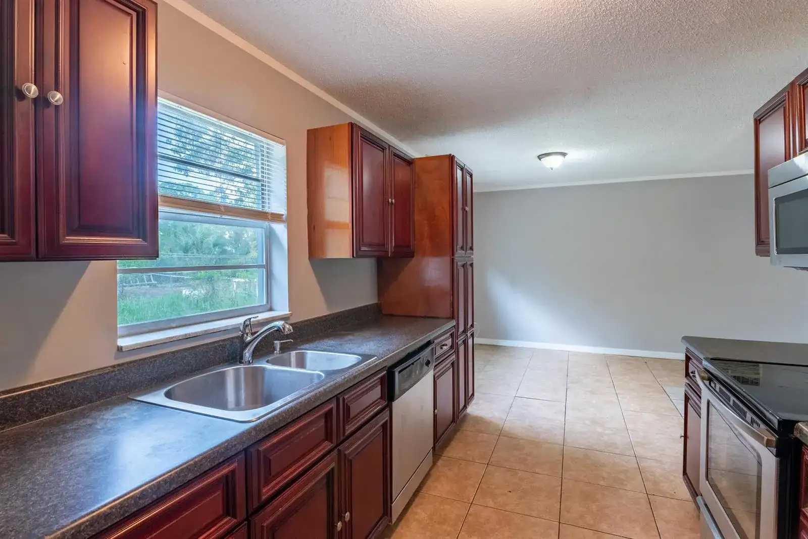 1218 Giller Avenue, Mangonia Park FL 33407 photo 3