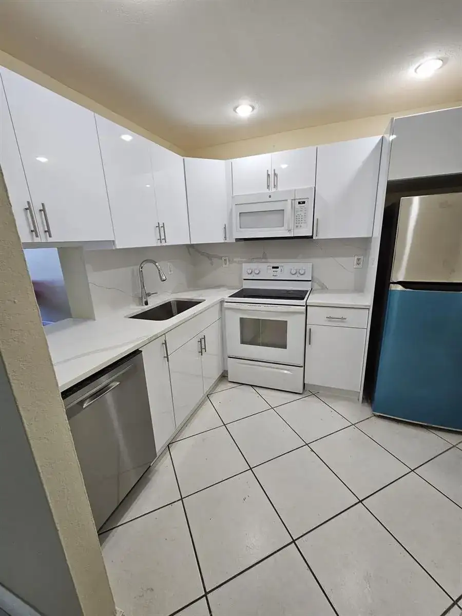 5665 W 20th Avenue # 413, Hialeah FL 33012 photo 2