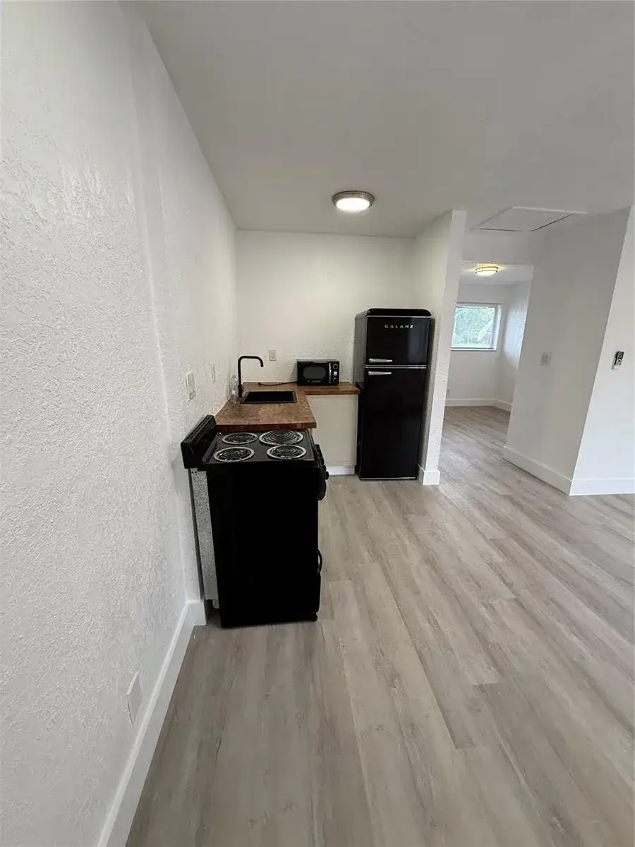 2213 Lincoln Street, Hollywood FL 33020 photo 2