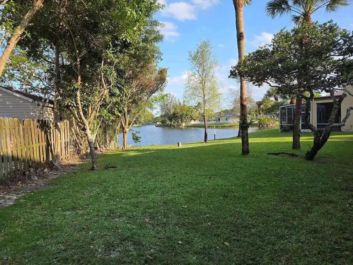 1888 SW 53rd Avenue, Plantation FL 33317 photo 3