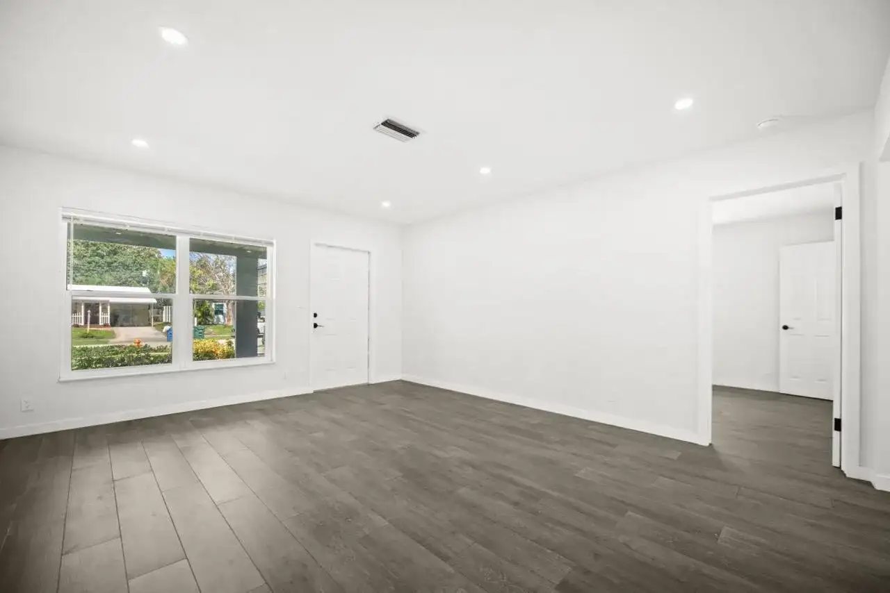 5240 NE 3rd Terrace, Oakland Park FL 33334 photo 4