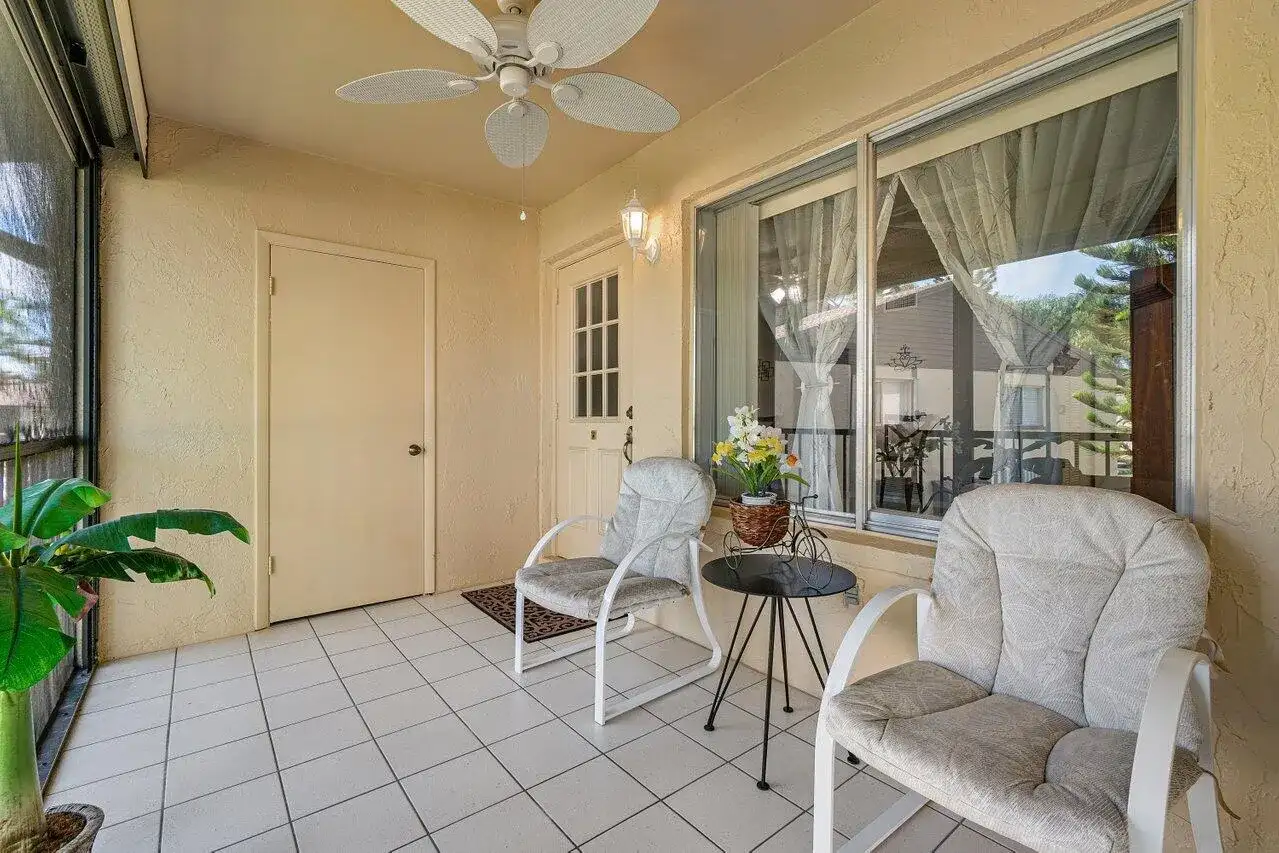 407 Pine Glen Lane # 1, FL 33463 photo 2