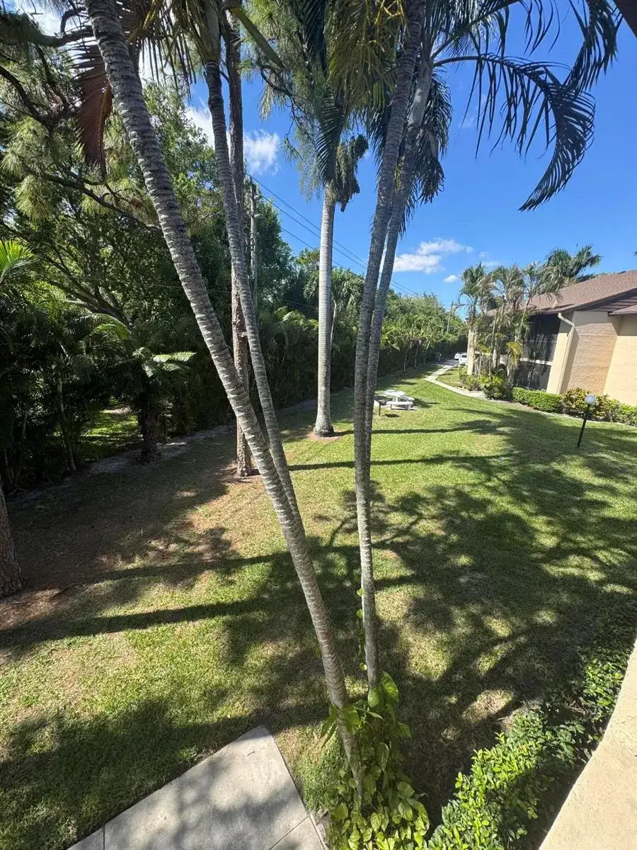 435 Pine Glen Lane # 2, FL 33463 photo 2