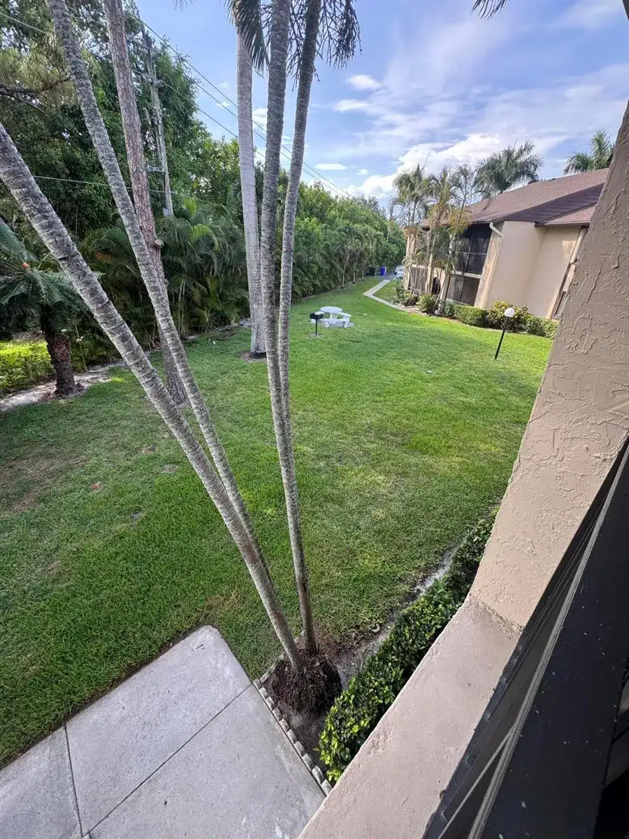 435 Pine Glen Lane # 2, FL 33463 photo 3