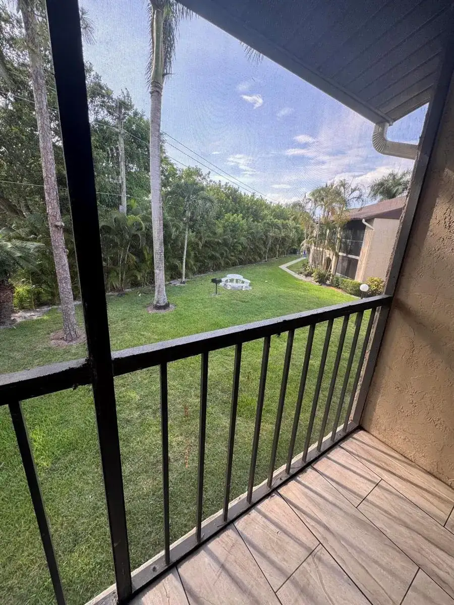 435 Pine Glen Lane # 2, FL 33463 photo 4