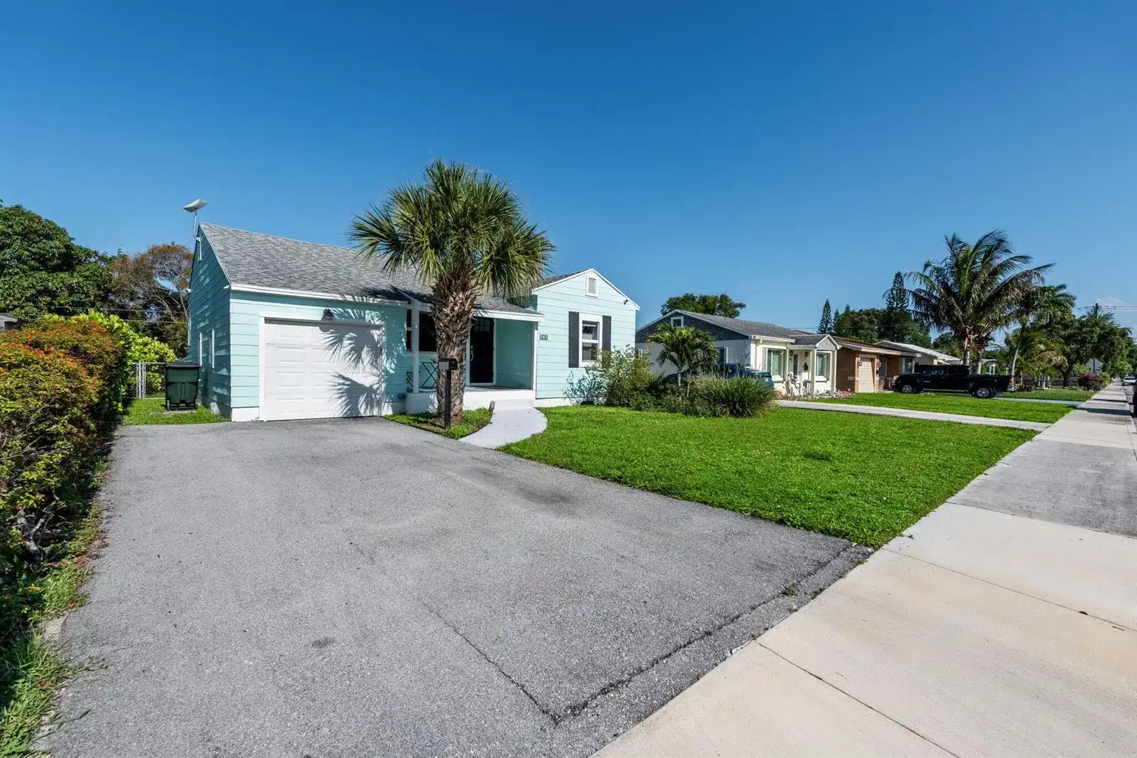 620 N B Street, FL 33460 photo 3