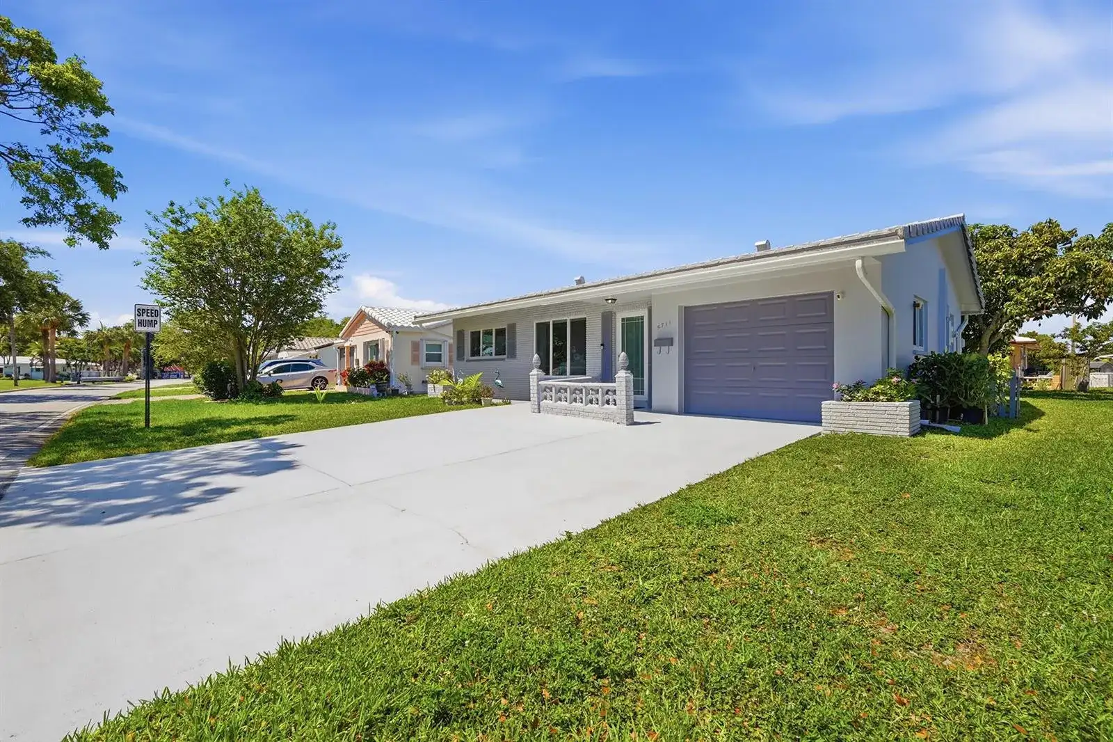 5711 NW 84th Terrace, Tamarac FL 33321 photo 2