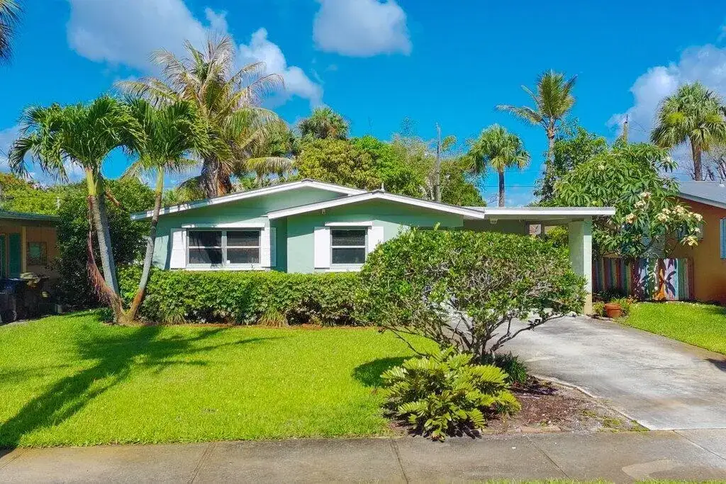 262 SE Monterey Avenue, Stuart FL 34996 photo 2