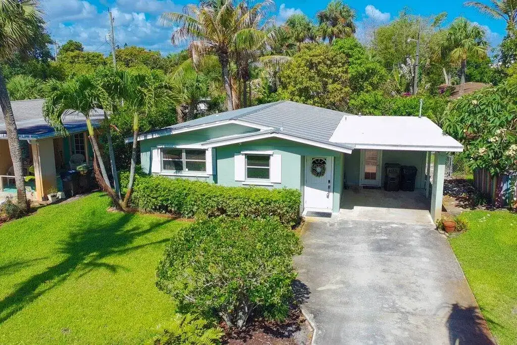 262 SE Monterey Avenue, Stuart FL 34996 photo 3