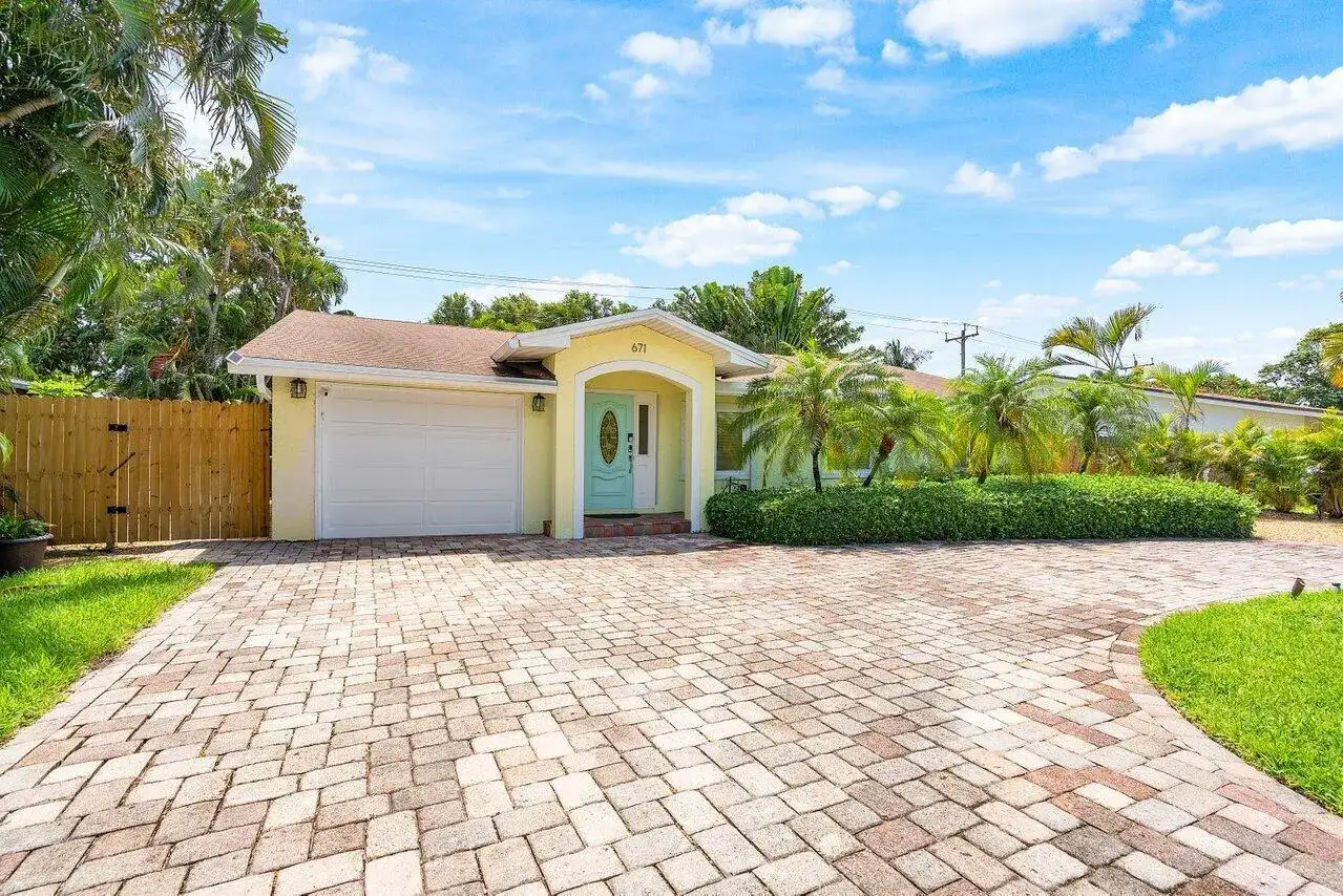671 Lindell Boulevard, Delray Beach FL 33444 photo 2