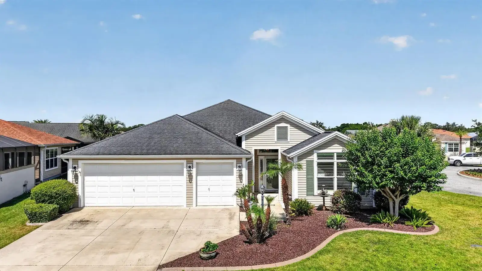 3746 New Moon Avenue, The Villages FL 32163 photo 2