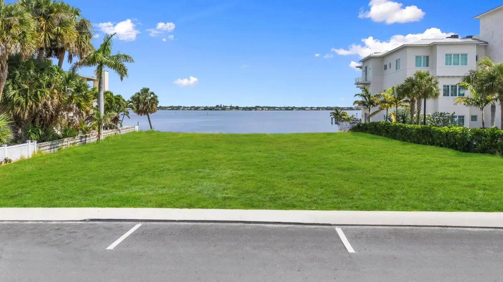39 SE Seminole Street, Stuart FL 34994 photo 4
