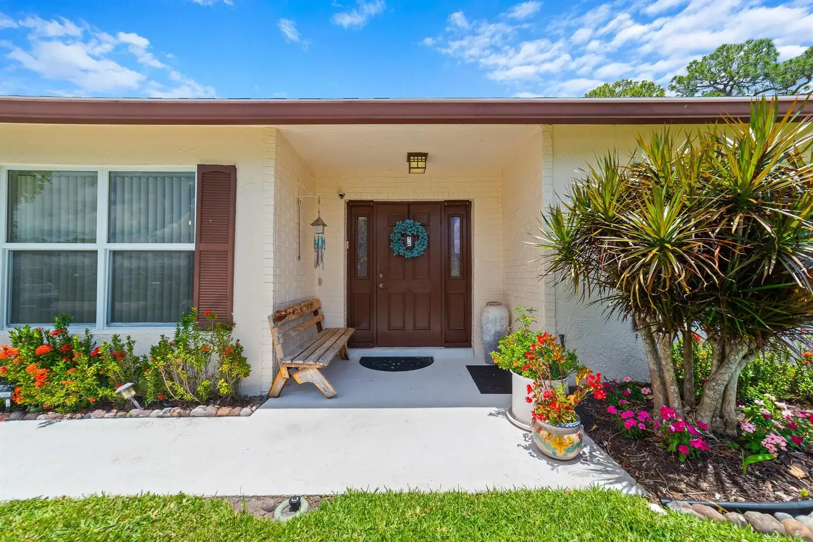 6303 Silver Moon Lane, FL 33463 photo 3