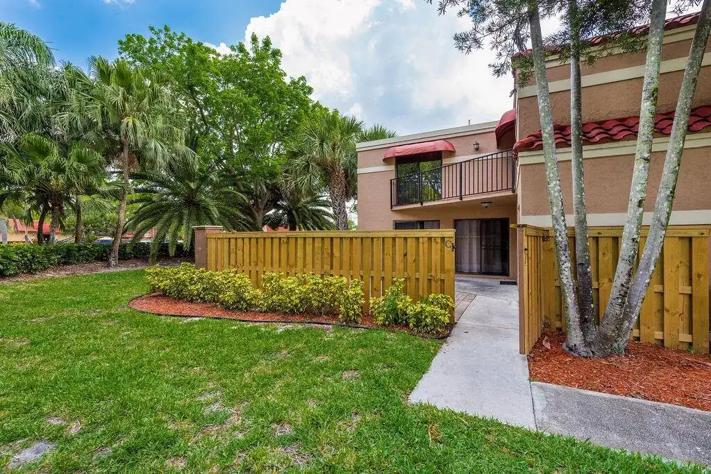 8050 Severn Drive # C, Boca Raton FL 33433 photo 2