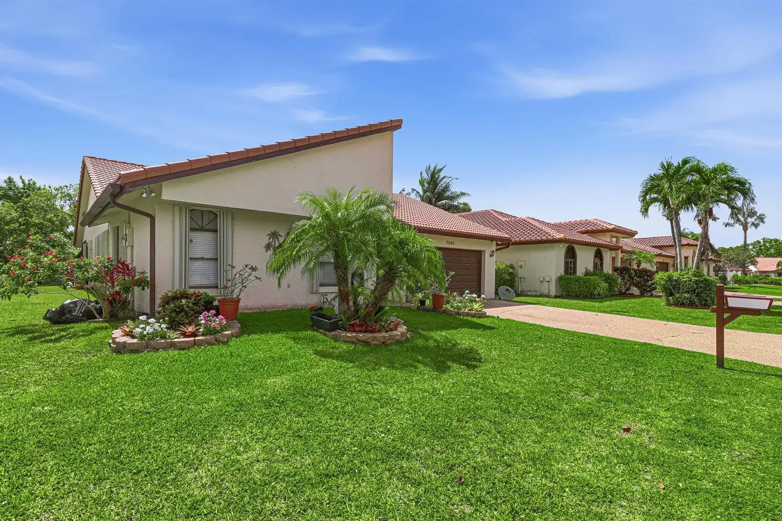 7040 Golf Pointe Circle, Tamarac FL 33321 photo 3
