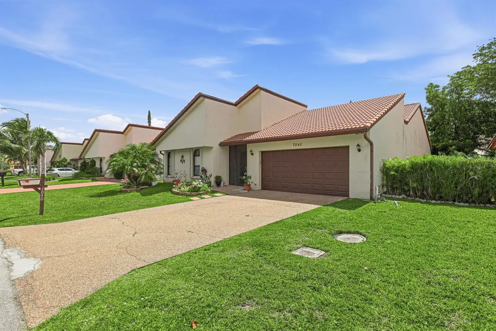 7040 Golf Pointe Circle, Tamarac FL 33321 photo 4