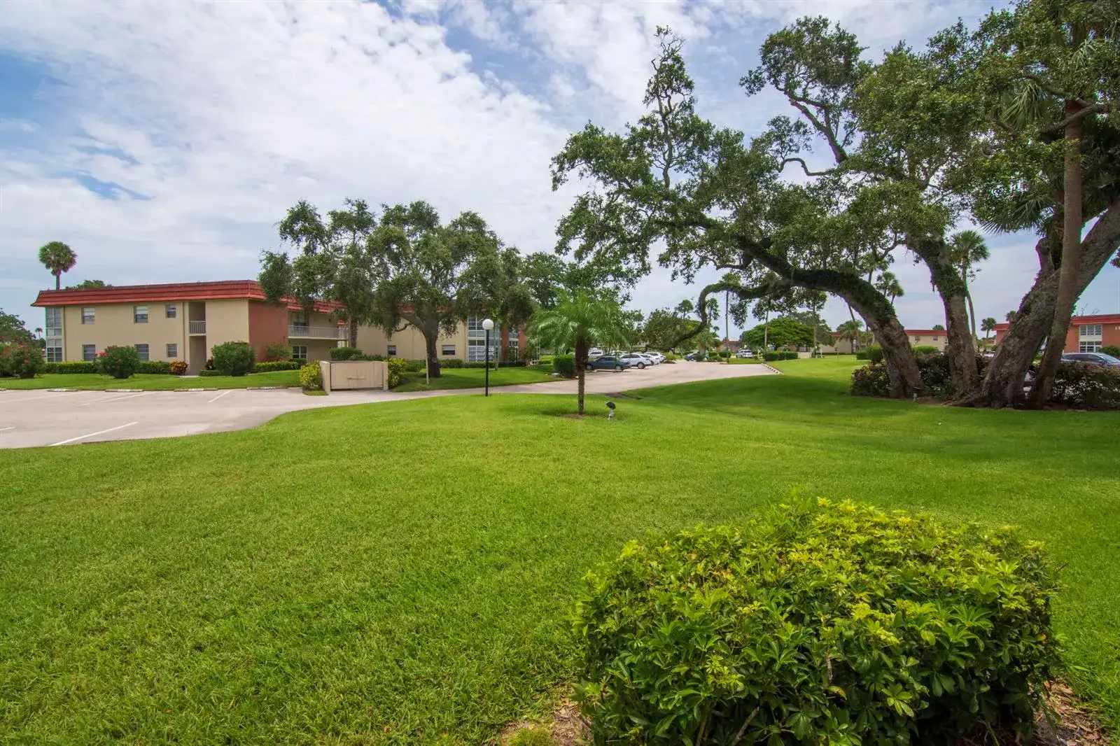 61 Woodland Drive # 106, Vero Beach FL 32962 photo 2
