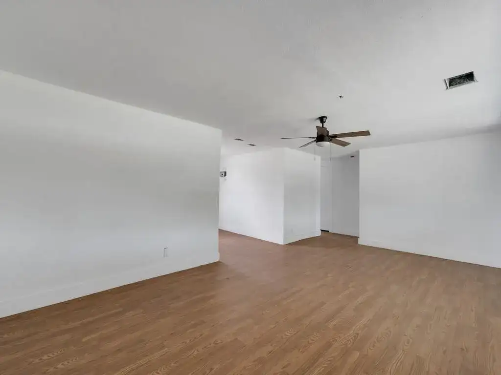 2556 44th Street, Vero Beach FL 32967 photo 3