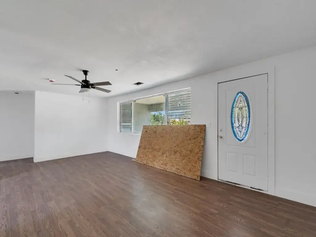 2556 44th Street, Vero Beach FL 32967 photo 4