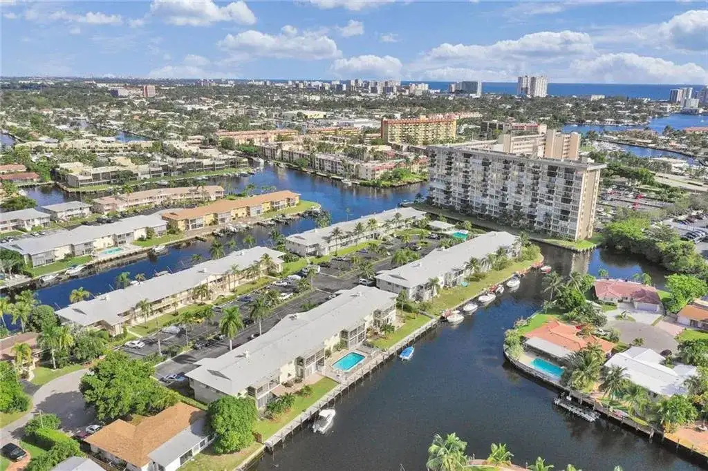 930 SE 9th Avenue # 11, Pompano Beach FL 33060 photo 2