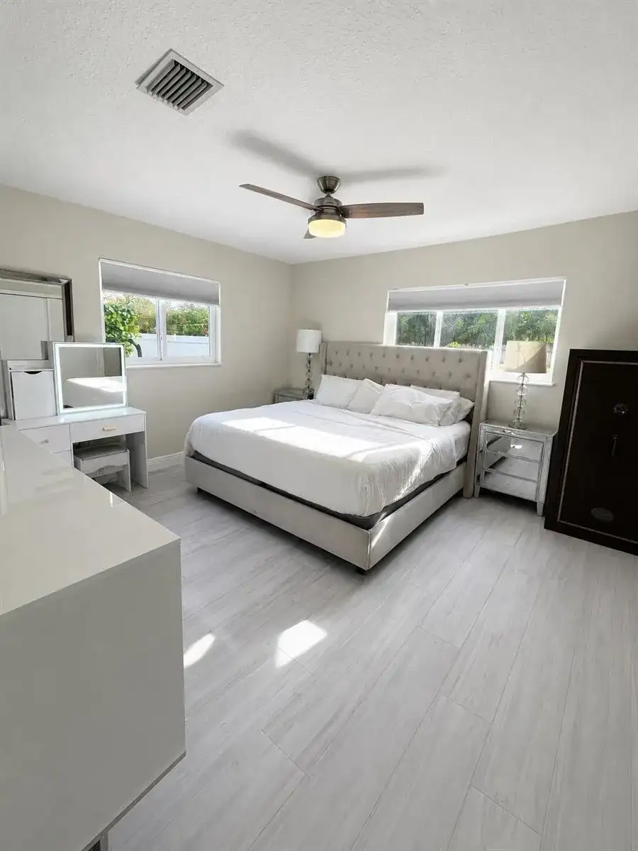 460 SW 55th Avenue, Plantation FL 33317 photo 5